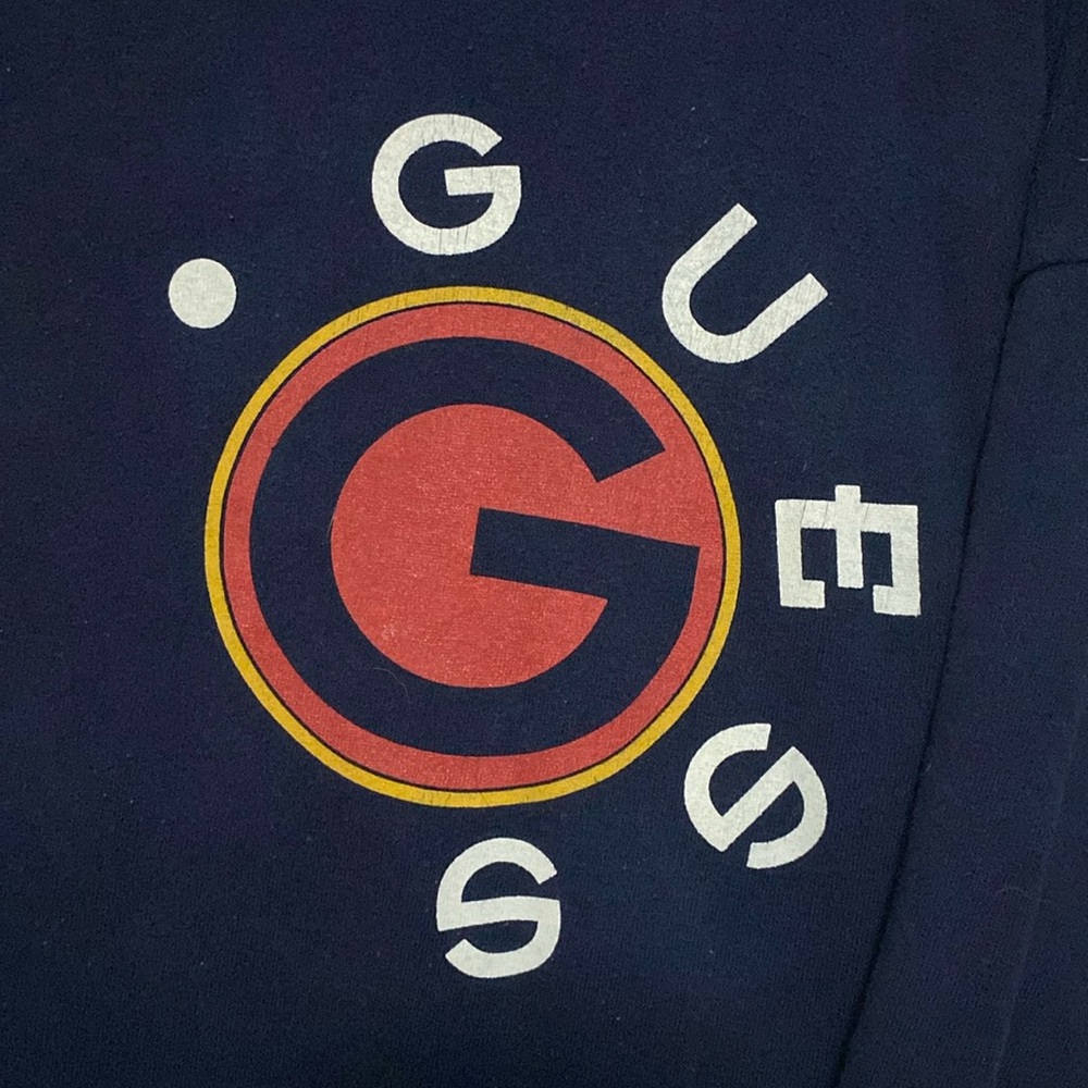 Guess graphic print long sleeve shirt size large. Pit-pit - 22” length 25”